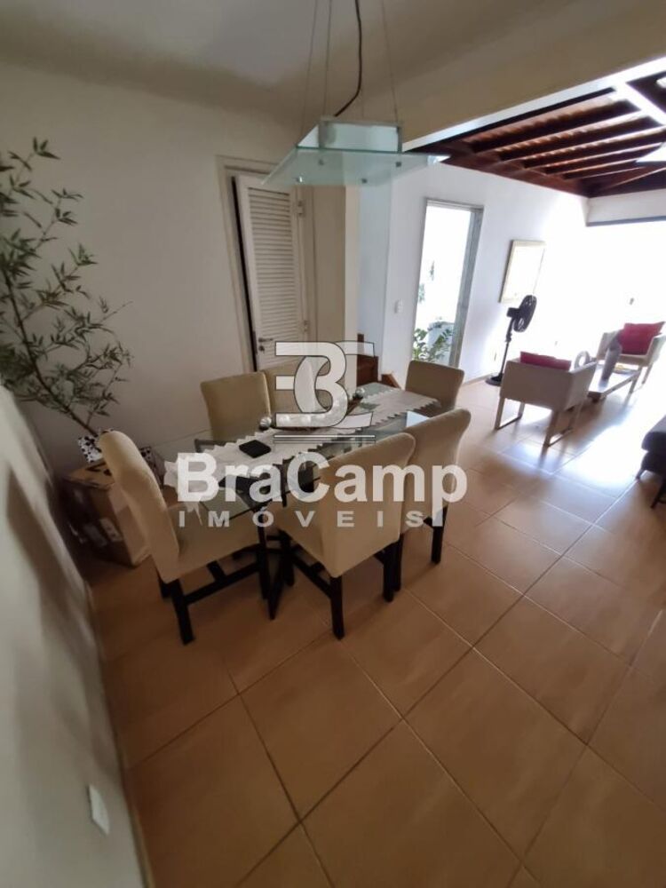 Casa à venda com 4 quartos, 225m² - Foto 1