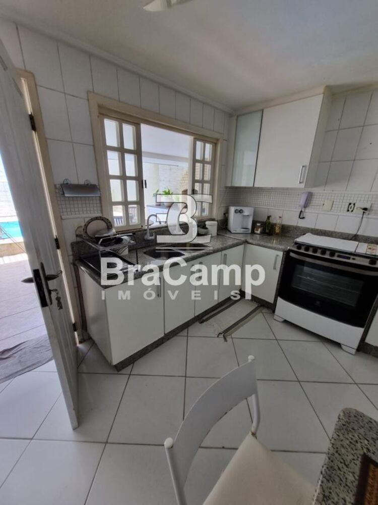 Casa à venda com 4 quartos, 225m² - Foto 4
