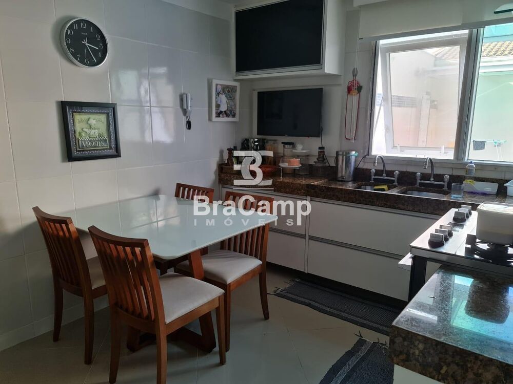 Casa à venda com 3 quartos, 220m² - Foto 5