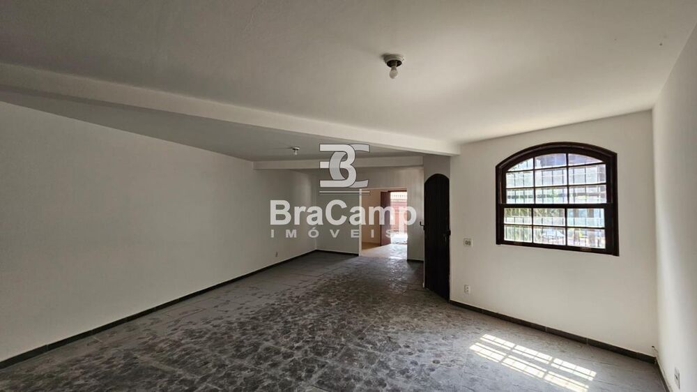 Casa à venda com 3 quartos, 150m² - Foto 1