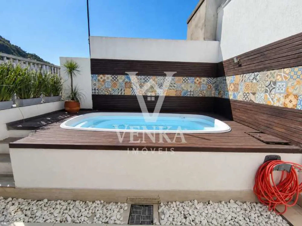 Cobertura, 3 quartos, 210 m² - Foto 2