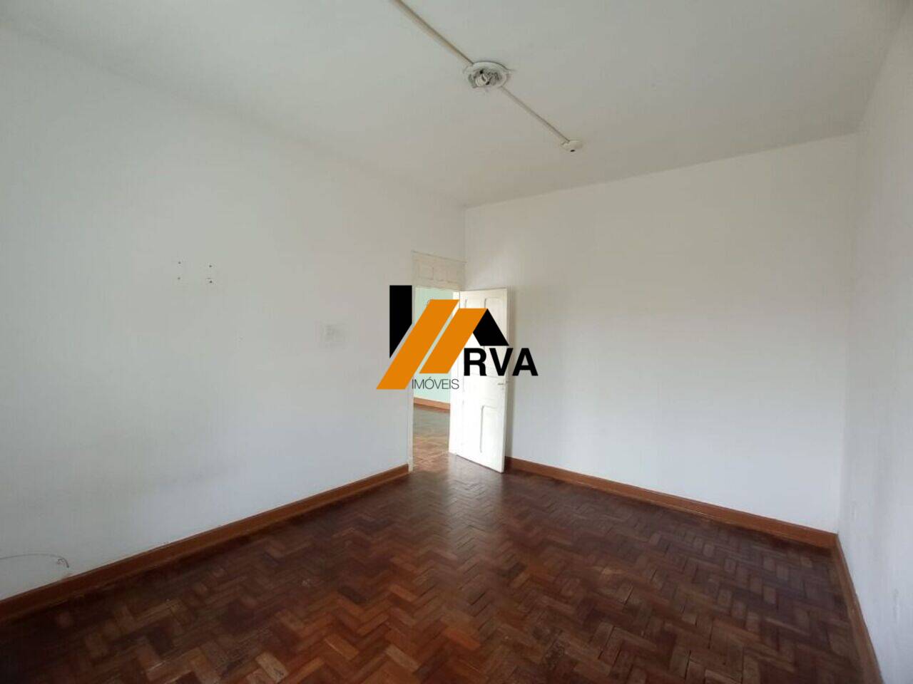 Casa à venda com 2 quartos, 230m² - Foto 5