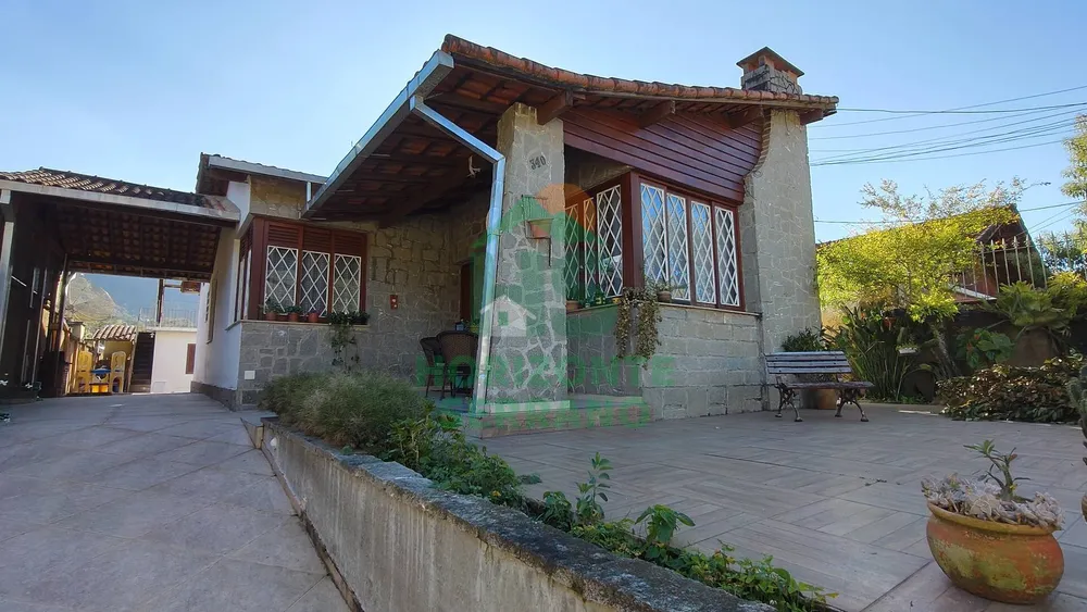 Casa, 4 quartos, 185 m² - Foto 1