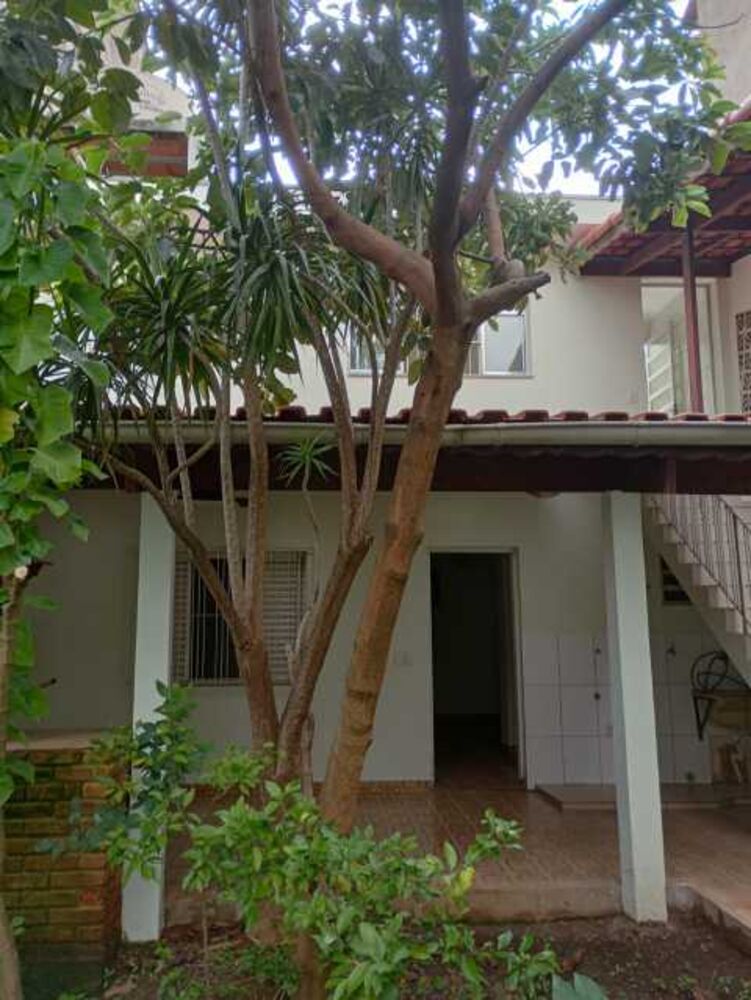 Casa à venda com 2 quartos, 120m² - Foto 1