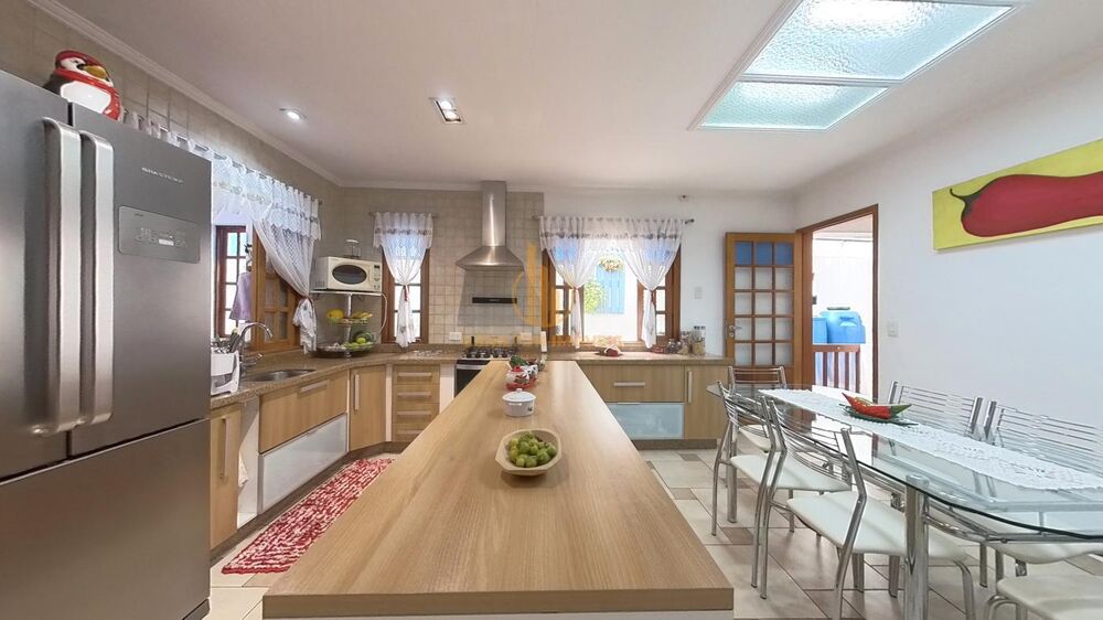 Casa, 3 quartos, 241 m² - Foto 2
