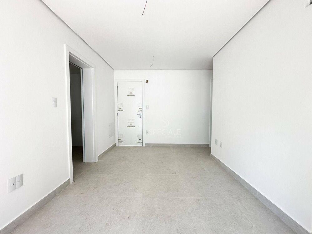 Apartamento à venda com 2 quartos, 65m² - Foto 1