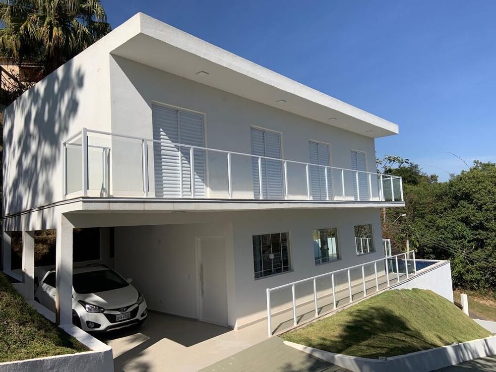 Sobrado à venda com 4 quartos, 215m² - Foto 1