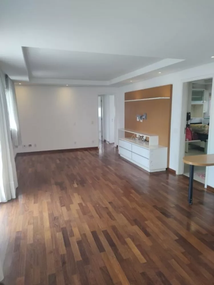 Apartamento à venda com 3 quartos, 136m² - Foto 1