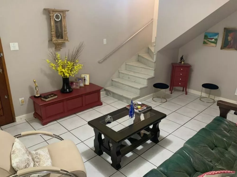 Casa à venda com 3 quartos, 127m² - Foto 1