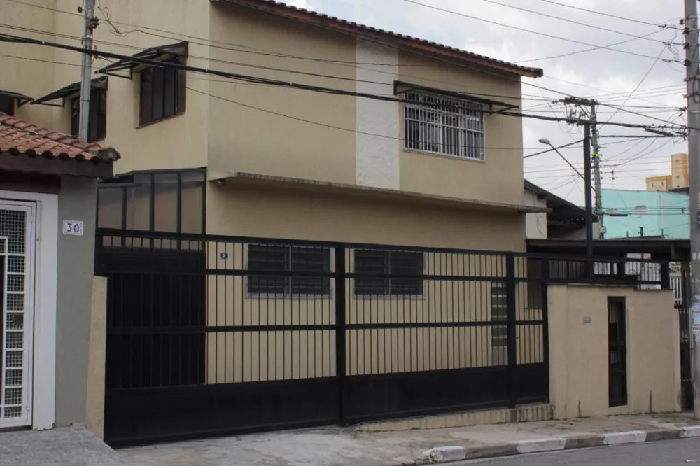 Sobrado à venda com 3 quartos, 209m² - Foto 1