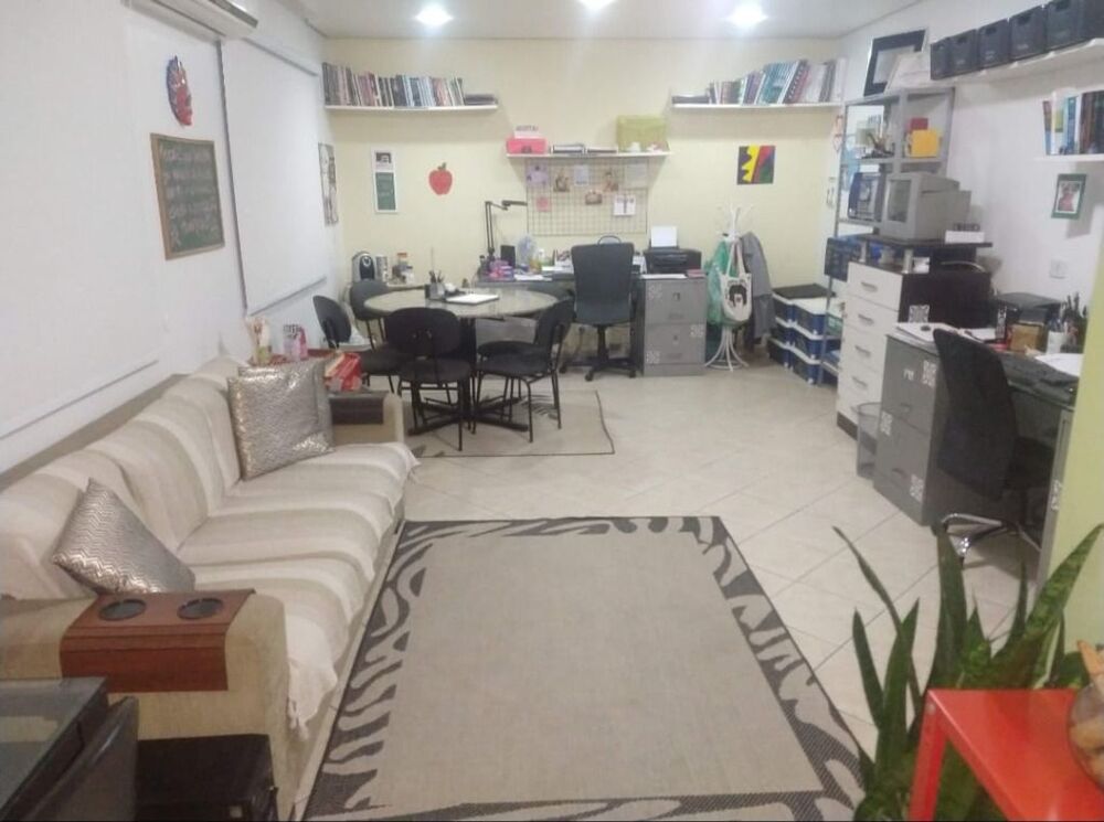 Casa à venda com 3 quartos, 263m² - Foto 1