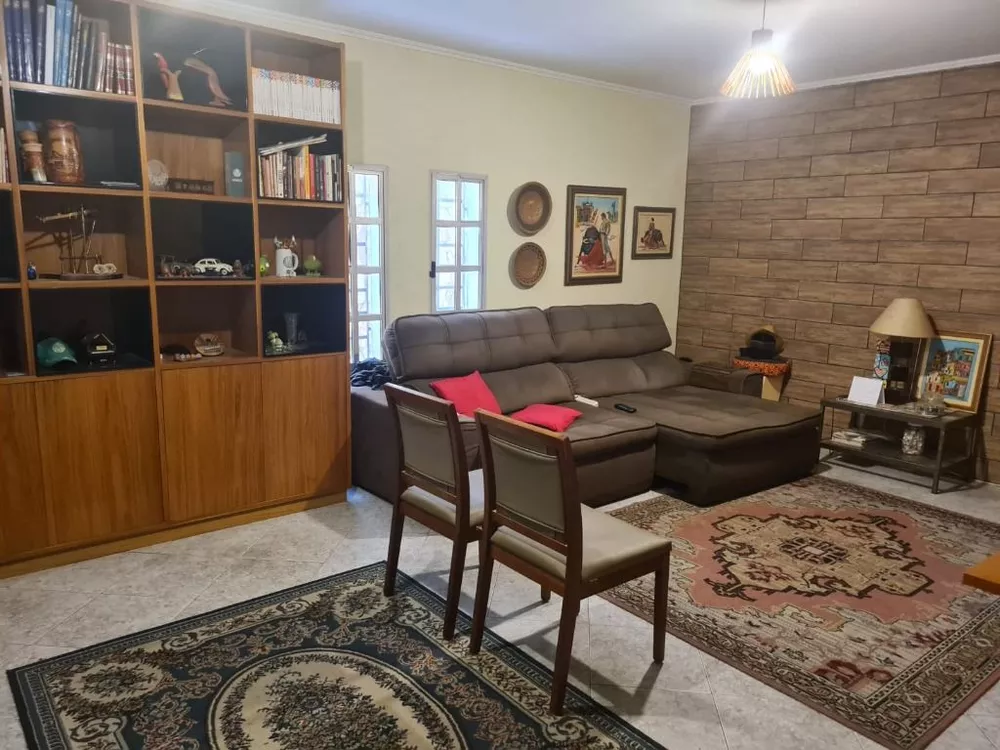 Sobrado à venda com 5 quartos, 260m² - Foto 1