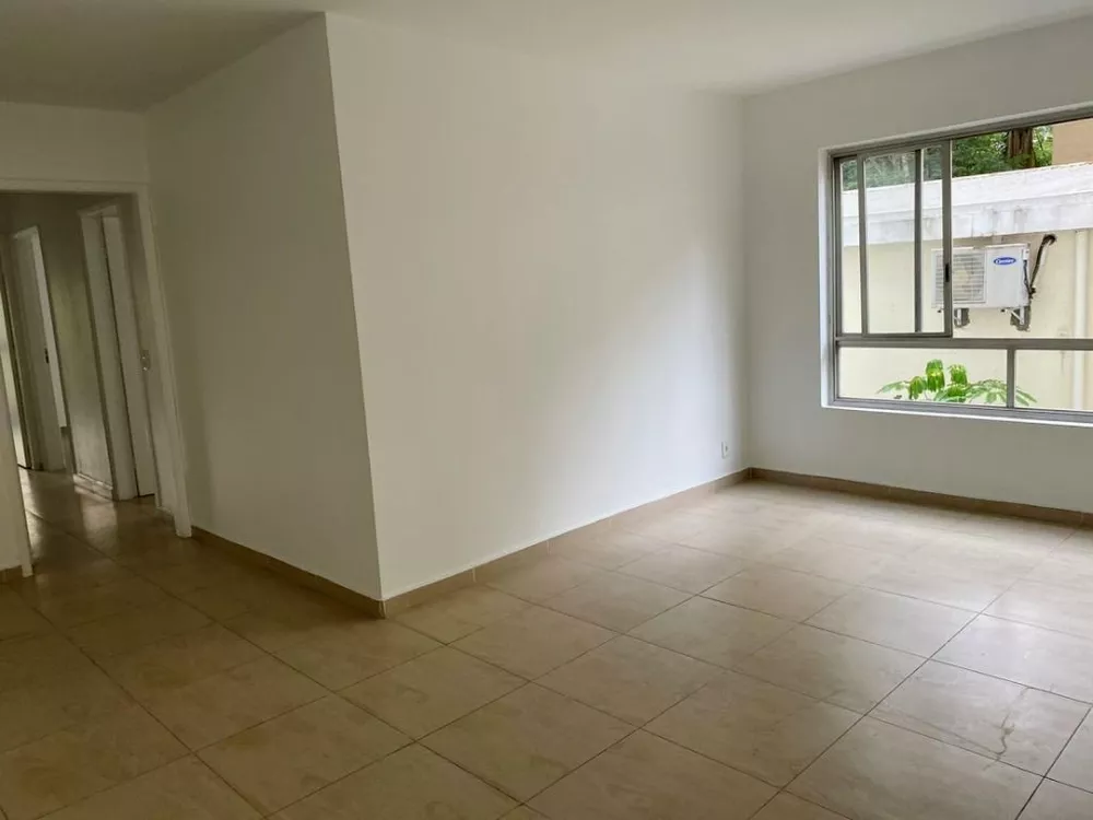 Apartamento para alugar com 3 quartos, 132m² - Foto 2