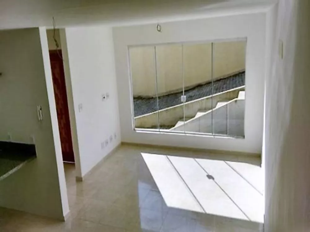 Casa à venda com 3 quartos, 116m² - Foto 1