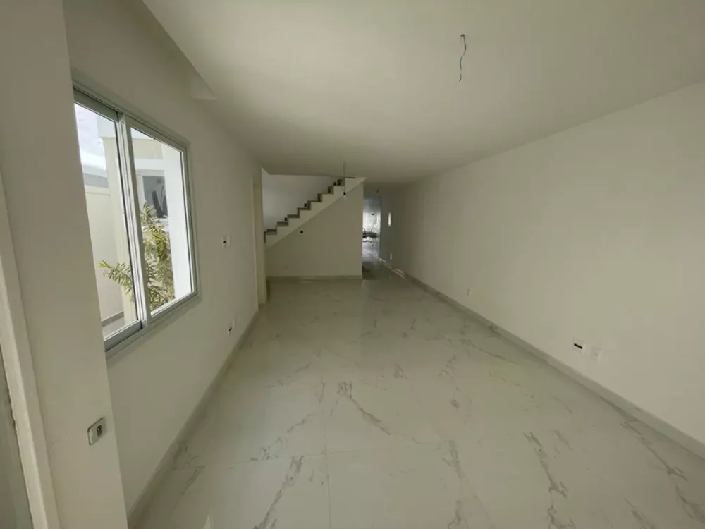 Casa à venda com 4 quartos, 177m² - Foto 4