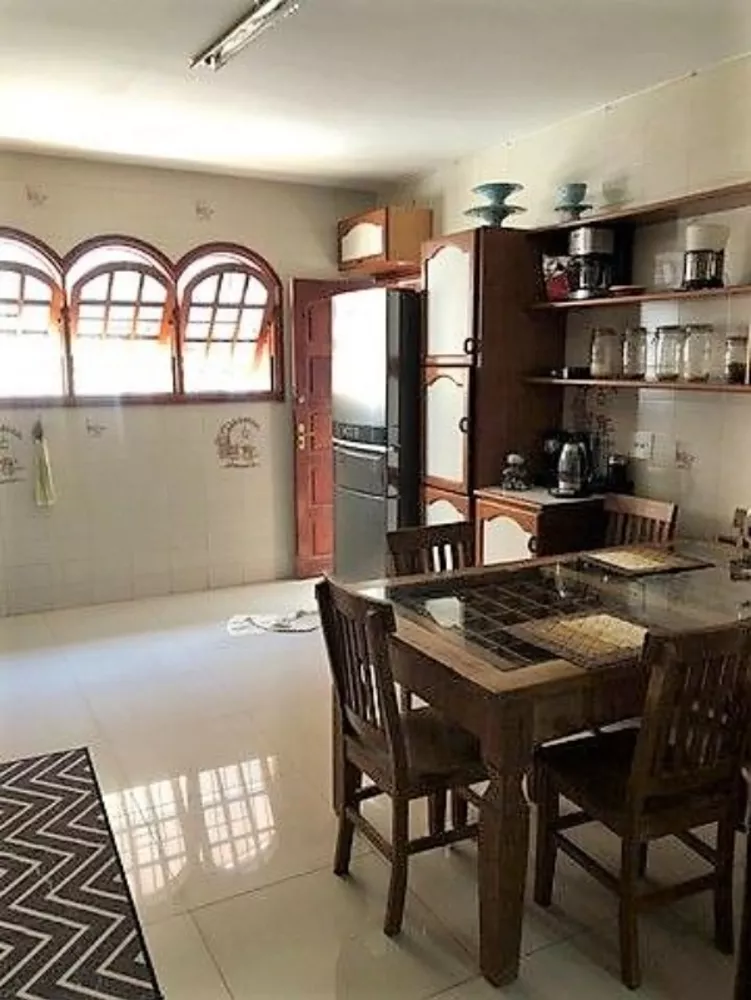 Casa à venda com 4 quartos, 225m² - Foto 4