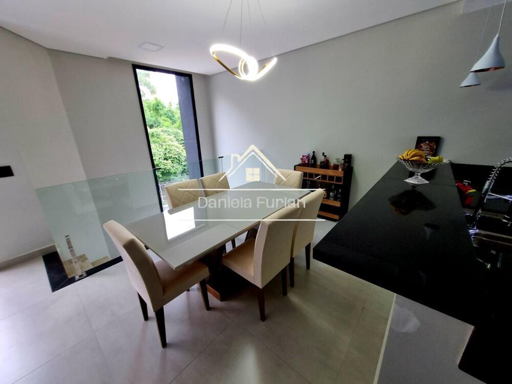 Casa de Condomínio à venda com 3 quartos, 230m² - Foto 2