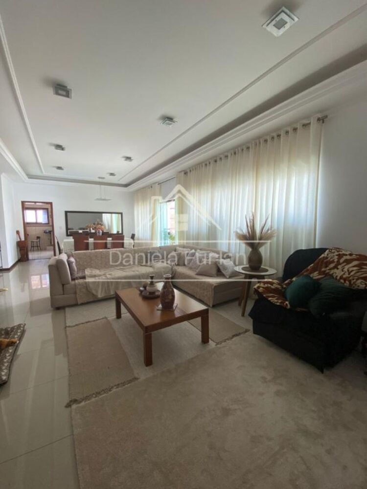 Casa de Condomínio à venda com 4 quartos, 560m² - Foto 3