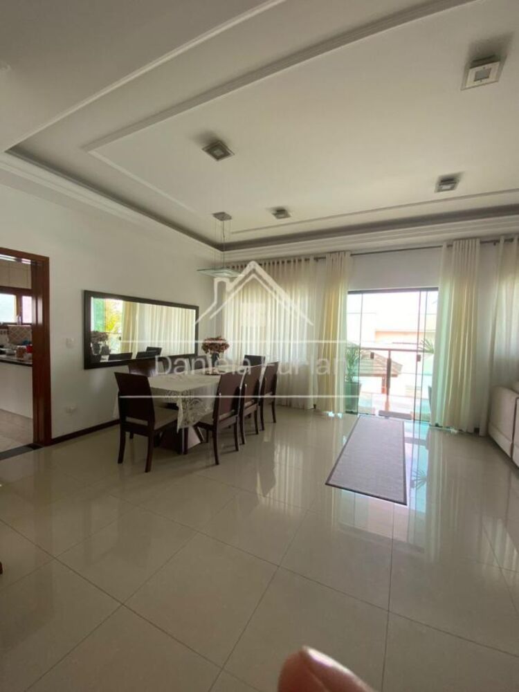 Casa de Condomínio à venda com 4 quartos, 560m² - Foto 1