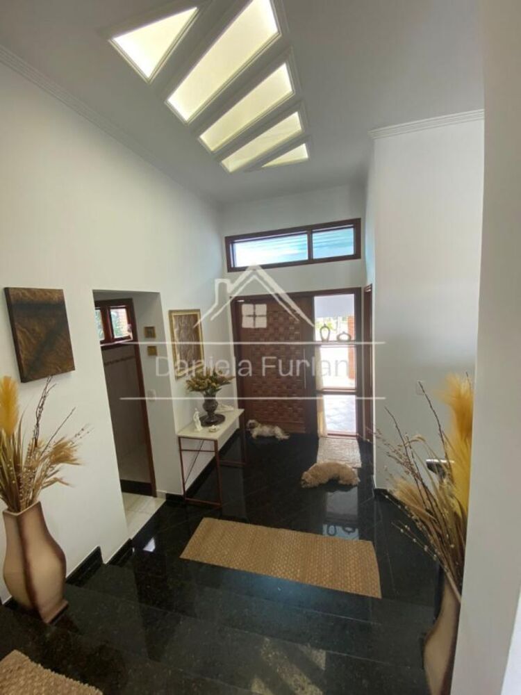 Casa de Condomínio à venda com 4 quartos, 560m² - Foto 2