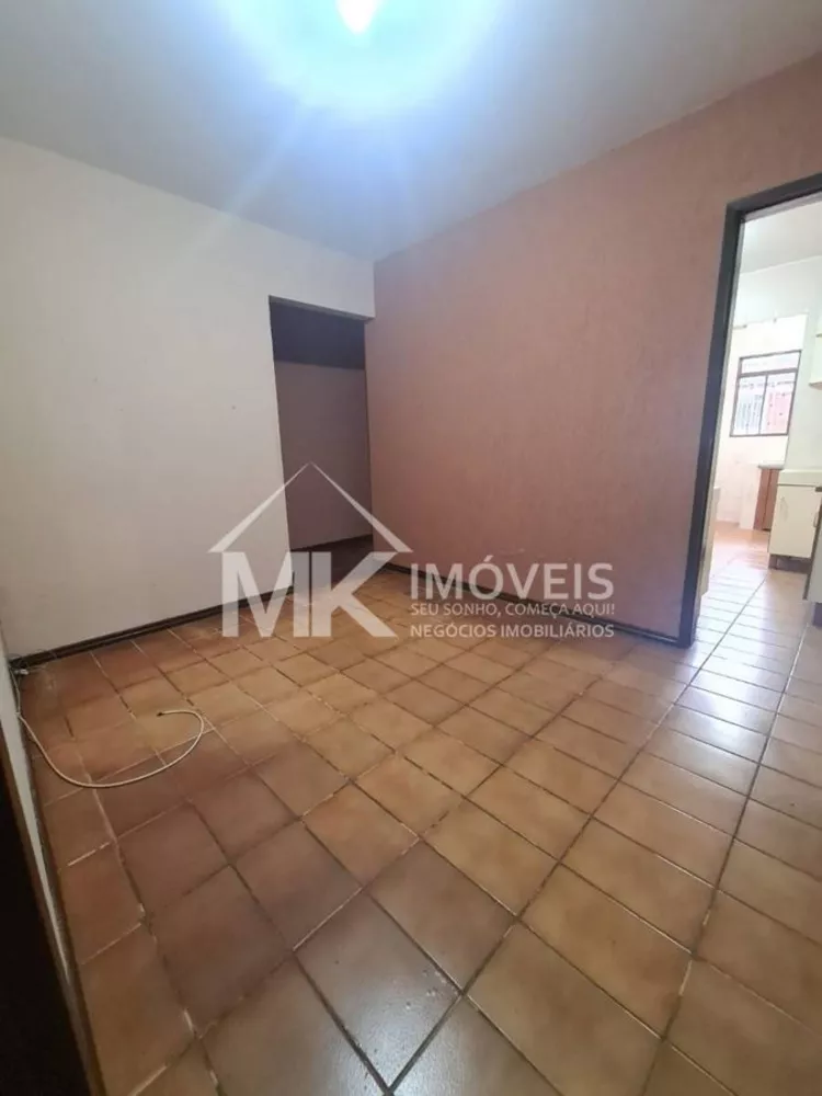 Casa à venda com 3 quartos, 220m² - Foto 2