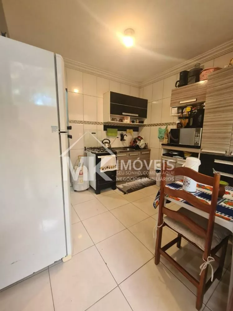 Casa à venda com 3 quartos, 100m² - Foto 2