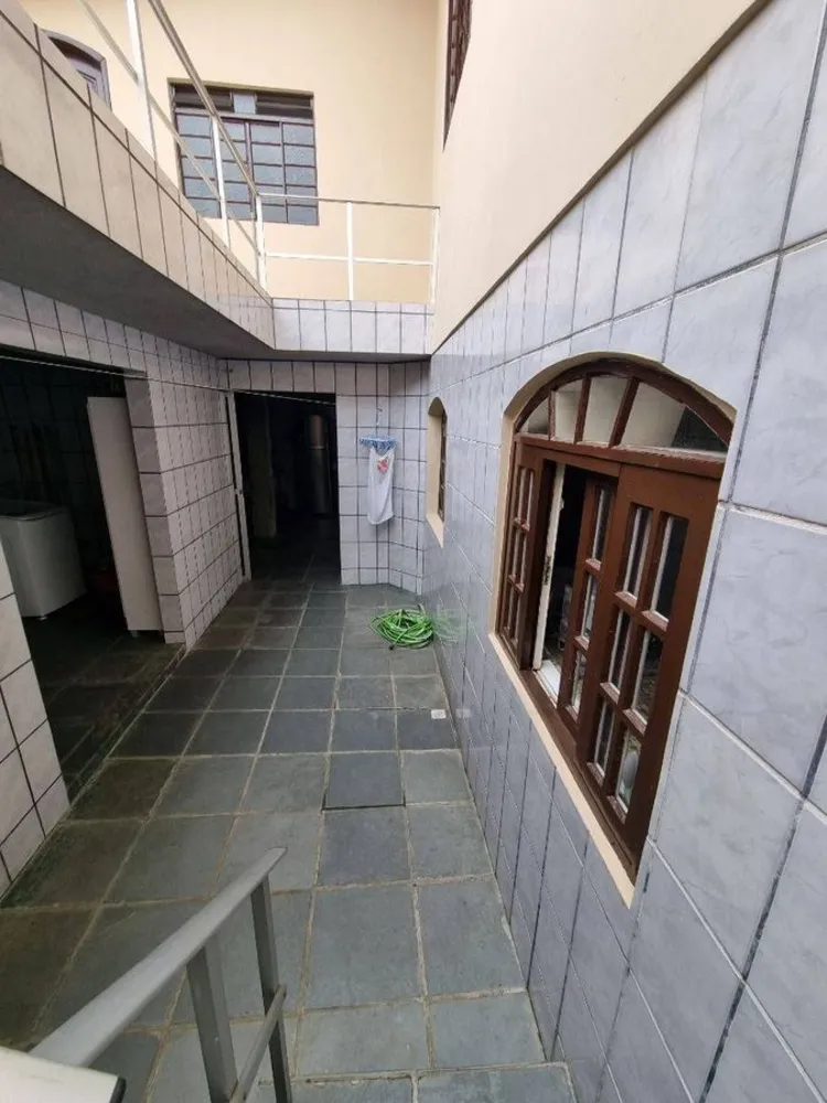 Sobrado, 4 quartos, 240 m² - Foto 2