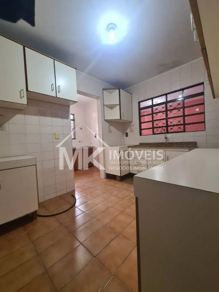 Casa, 3 quartos, 220 m² - Foto 2