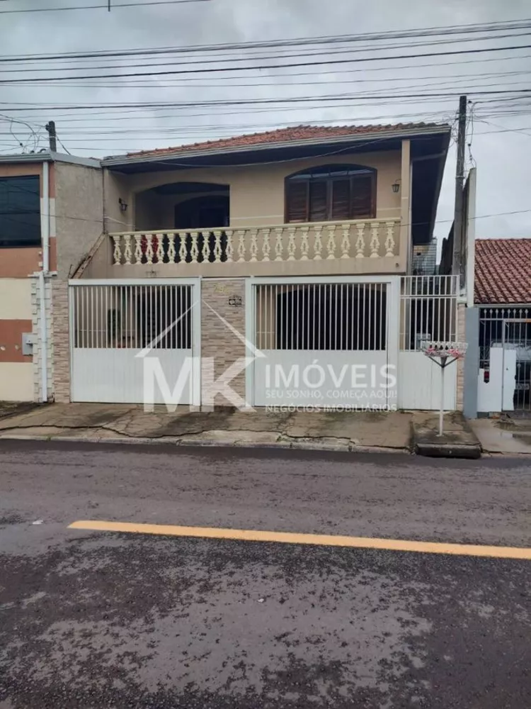 Sobrado à venda com 5 quartos, 270m² - Foto 1