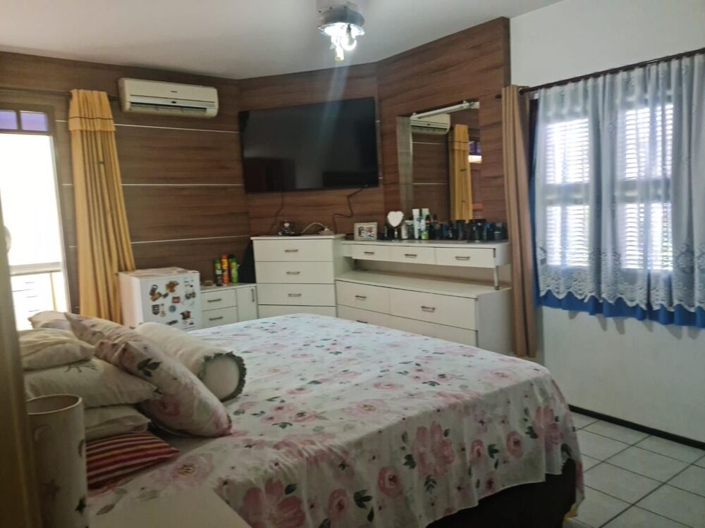 Casa de Condomínio à venda com 3 quartos, 228m² - Foto 4