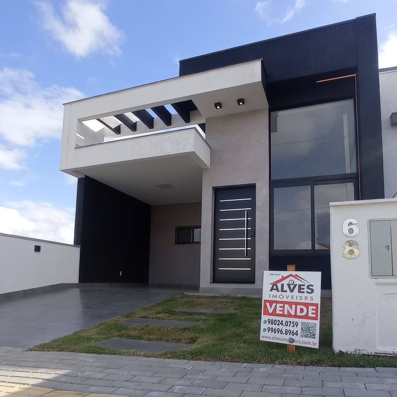 Casa à venda com 3 quartos, 100m² - Foto 1