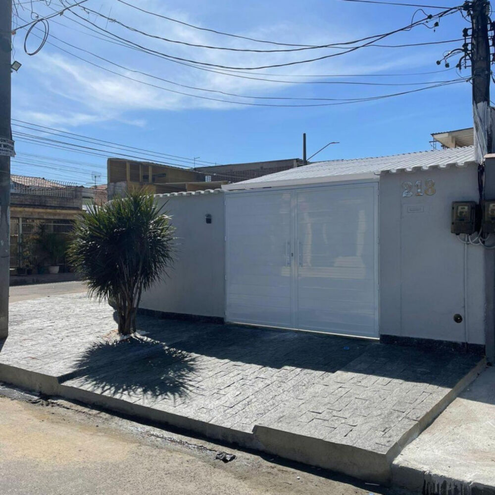 Casa à venda com 3 quartos, 99m² - Foto 1