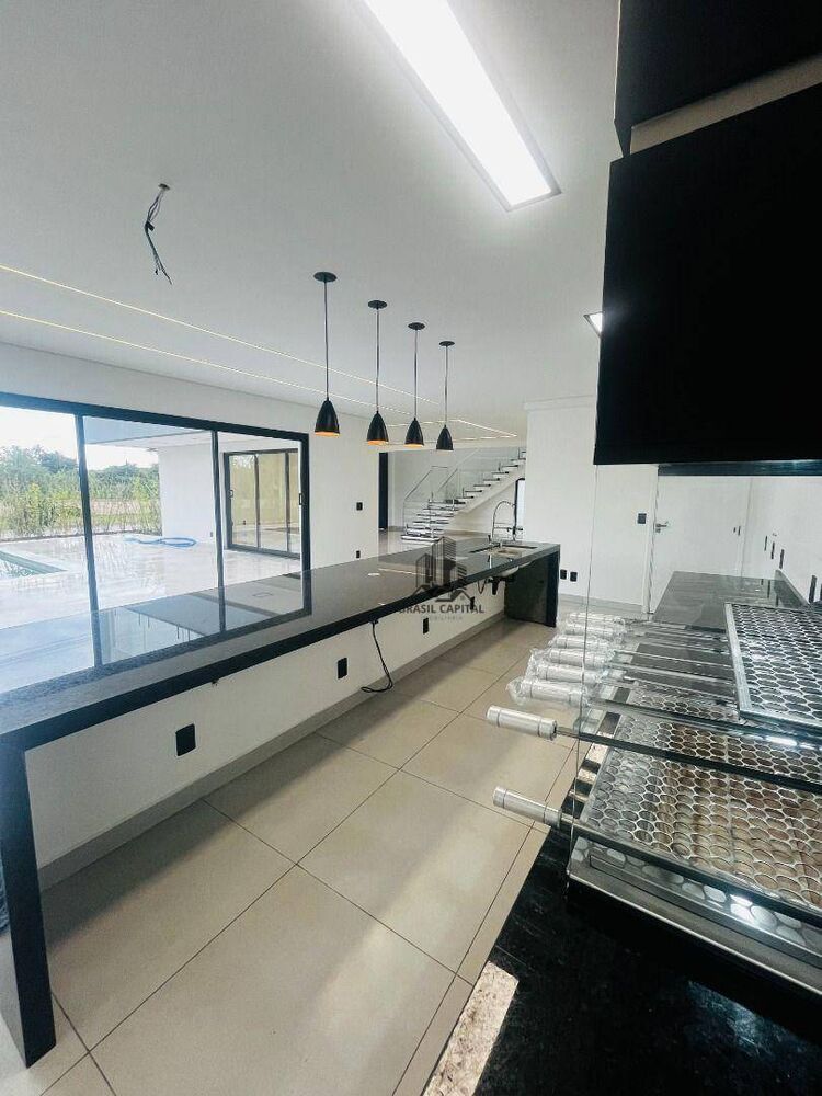 Sobrado à venda e aluguel com 3 quartos, 280m² - Foto 2