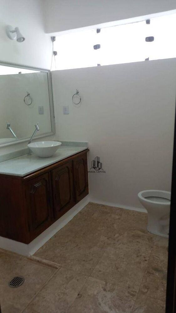 Casa à venda com 3 quartos, 250m² - Foto 2