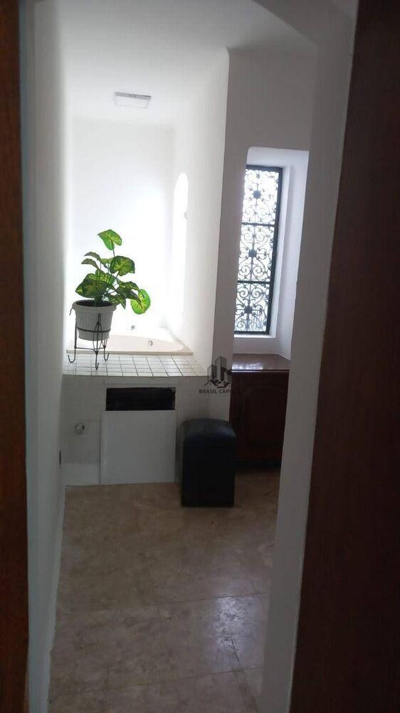 Casa à venda com 3 quartos, 250m² - Foto 1