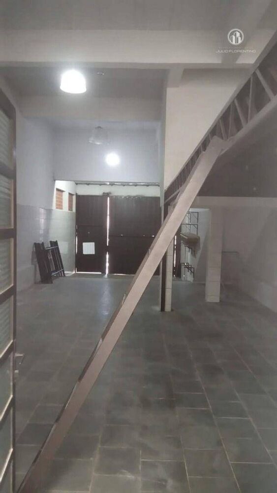 Sobrado à venda com 4 quartos, 490m² - Foto 1