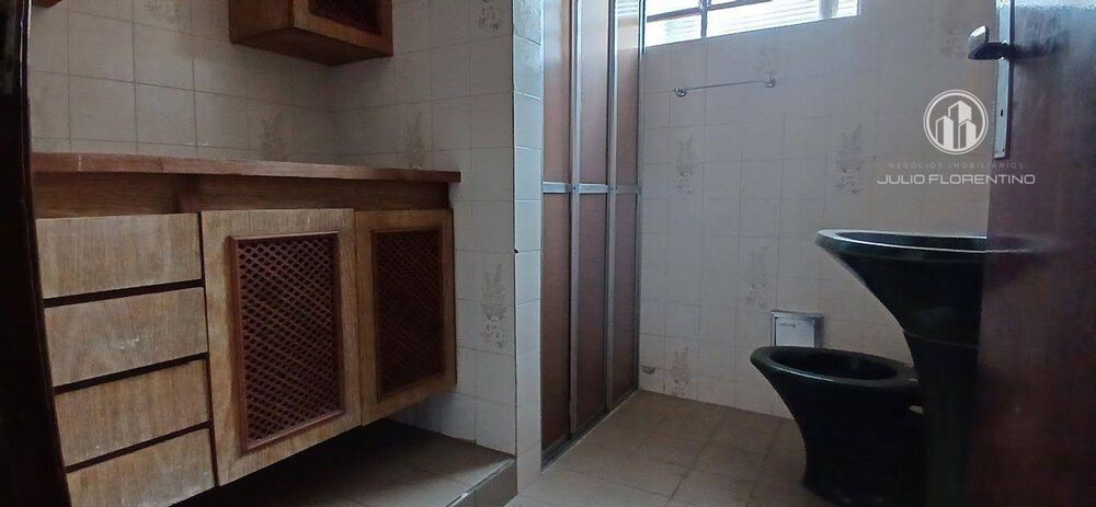 Sobrado à venda e aluguel com 4 quartos, 300m² - Foto 2
