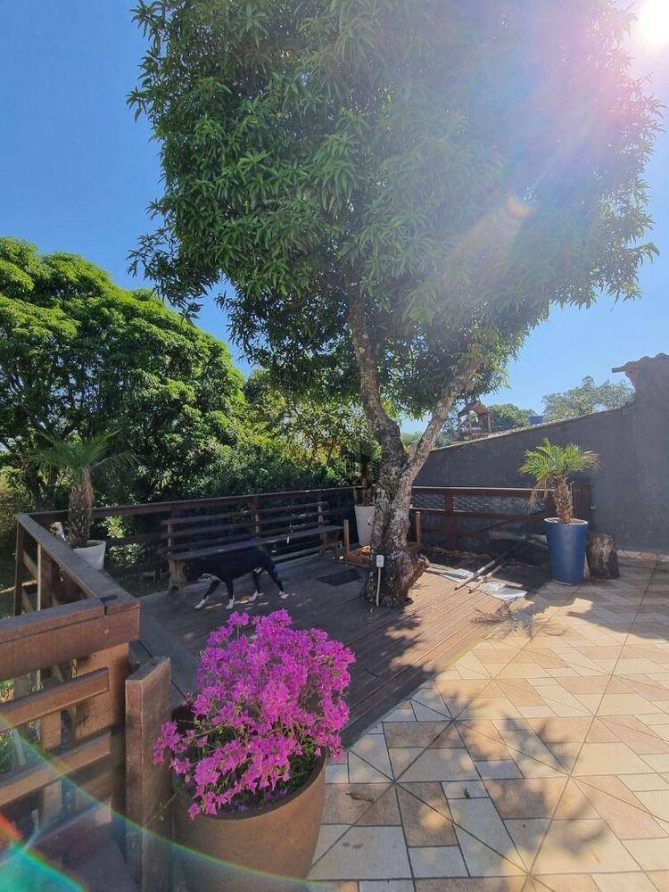 Chácara à venda com 3 quartos, 220m² - Foto 2