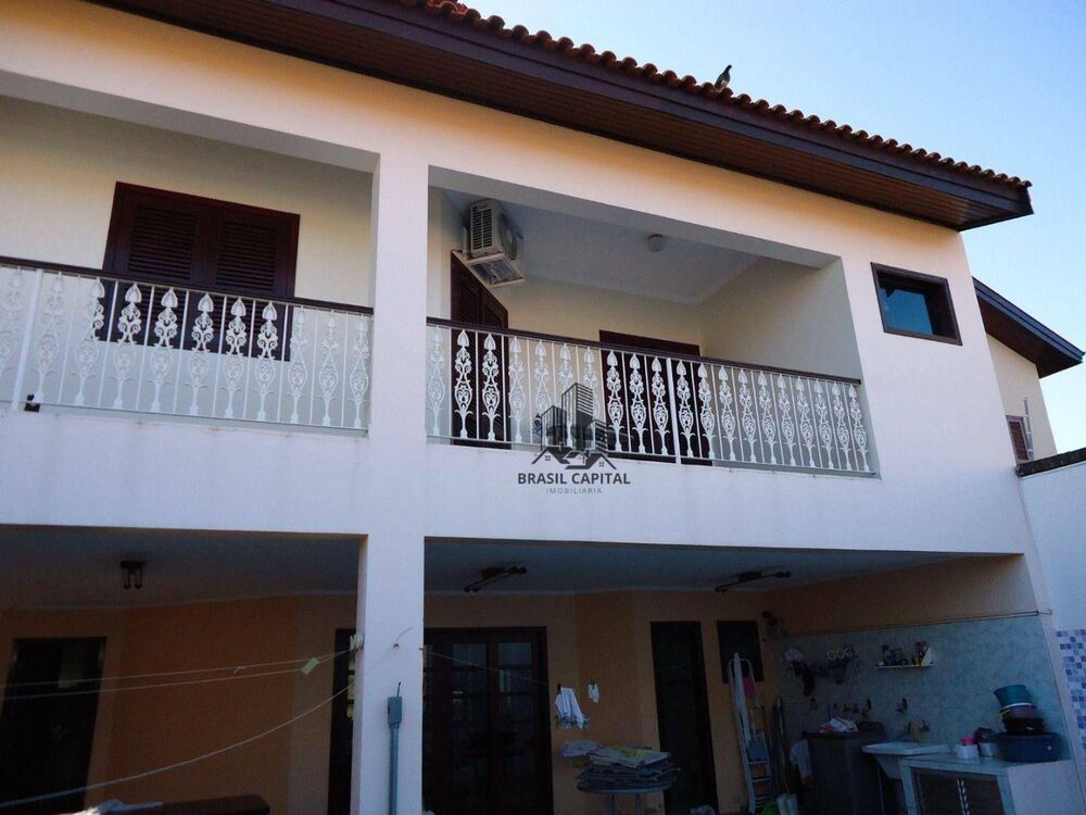 Sobrado, 3 quartos, 389 m² - Foto 1