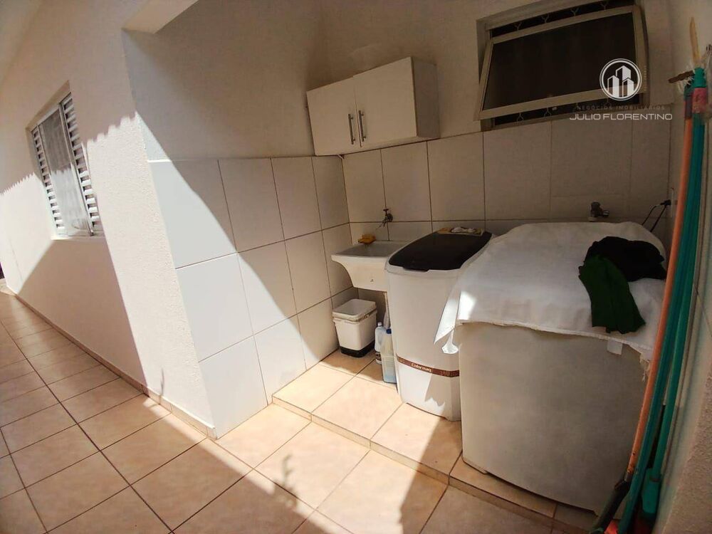 Casa à venda com 3 quartos, 140m² - Foto 1