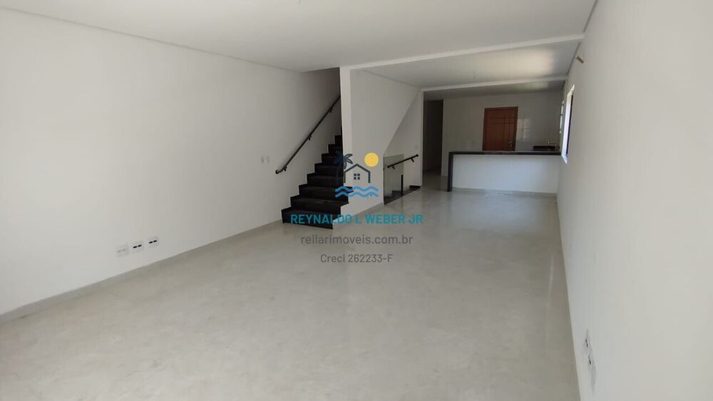 Casa à venda com 3 quartos, 245m² - Foto 1
