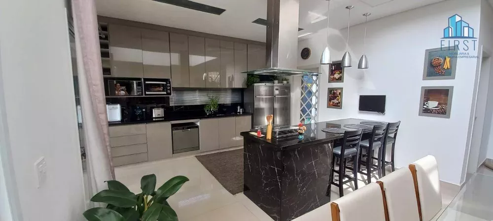 Casa de Condomínio à venda com 2 quartos, 200m² - Foto 1