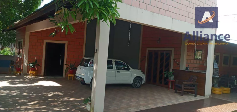 Chácara à venda com 3 quartos, 225m² - Foto 1