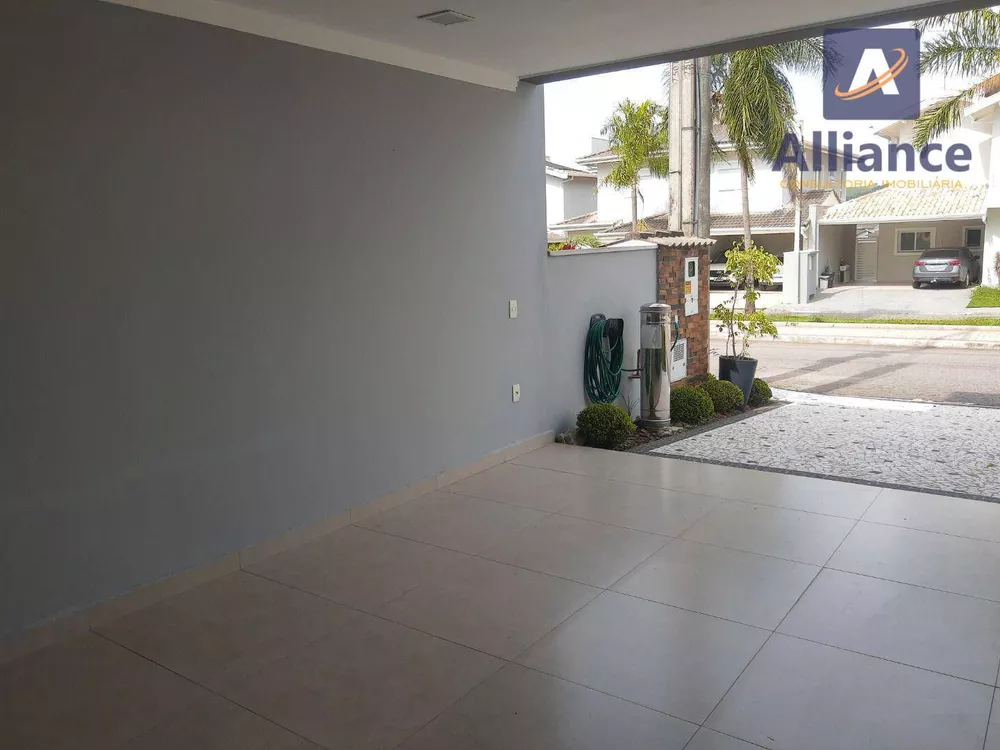 Casa à venda com 3 quartos, 231m² - Foto 4