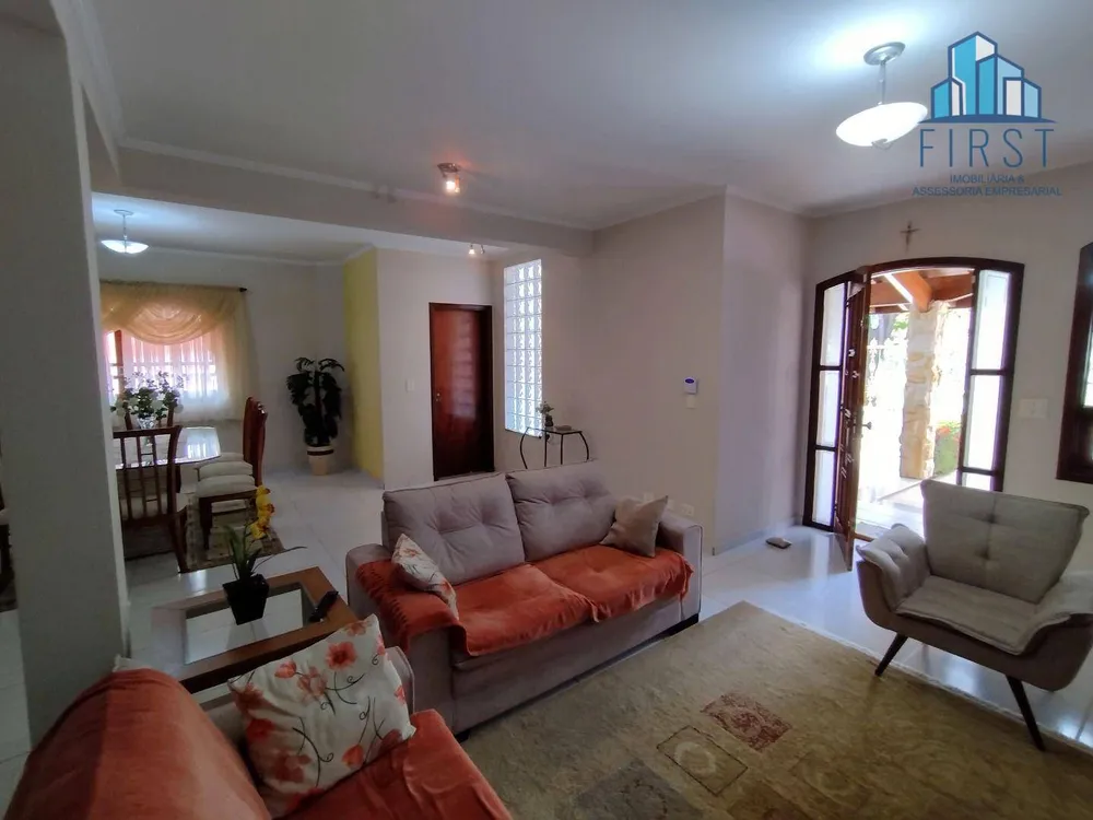 Casa, 3 quartos, 230 m² - Foto 2