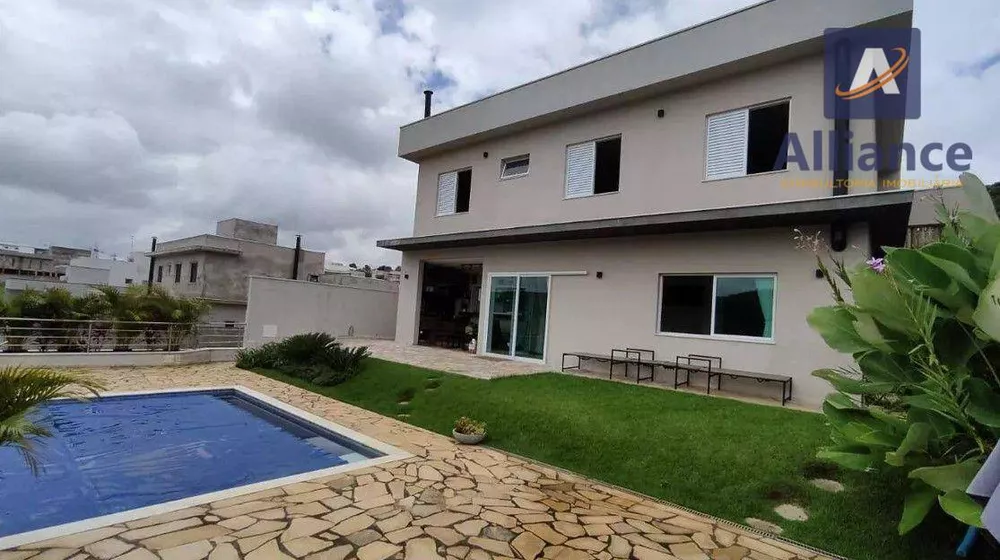 Casa de Condomínio à venda e aluguel com 3 quartos, 250m² - Foto 1