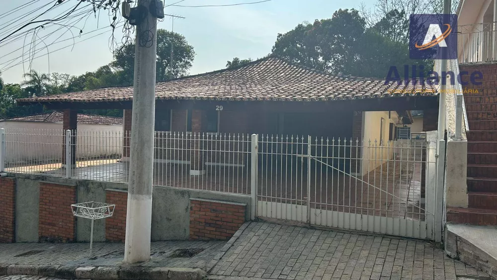 Casa para alugar com 3 quartos, 180m² - Foto 1