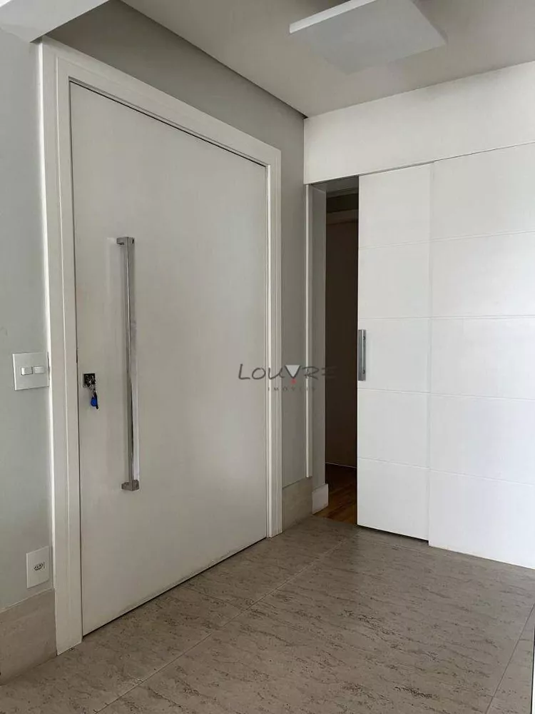 Apartamento para alugar com 3 quartos, 210m² - Foto 2