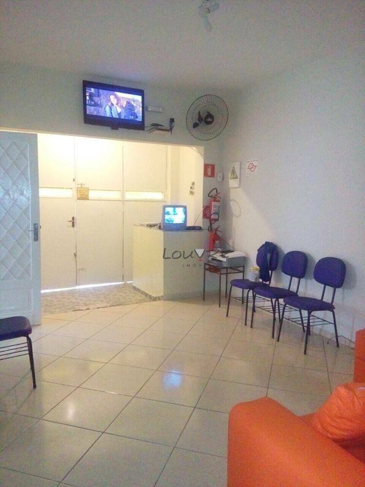 Casa à venda e aluguel com 3 quartos, 336m² - Foto 4