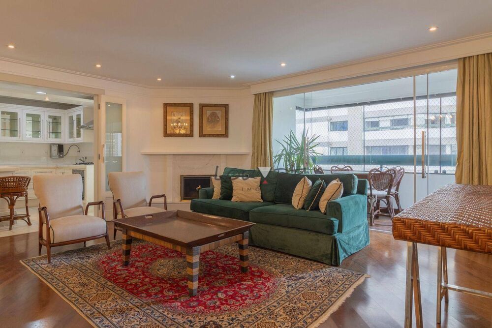 Apartamento para alugar com 4 quartos, 147m² - Foto 2